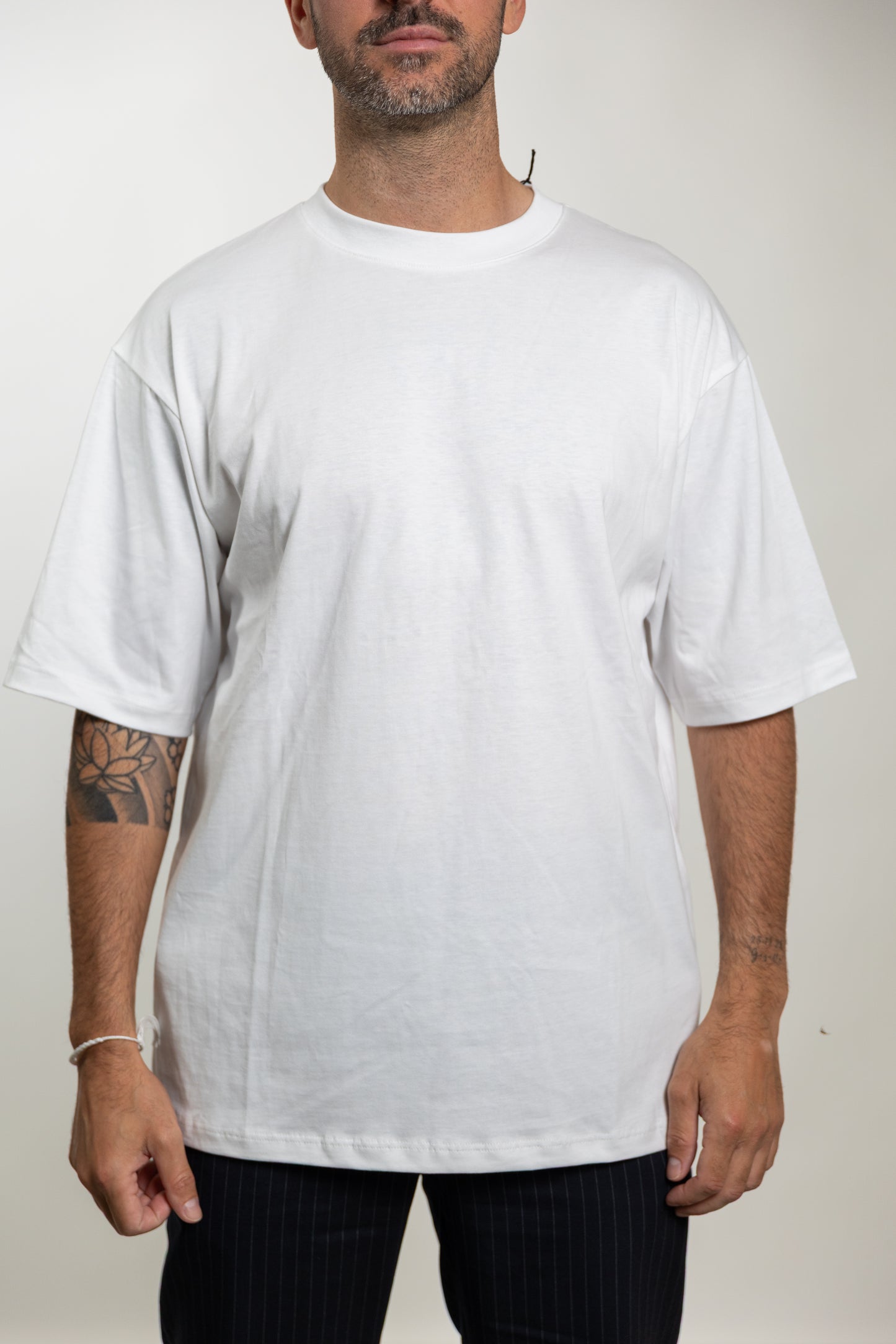 Camiseta oversize de cuello redondo y manga corta